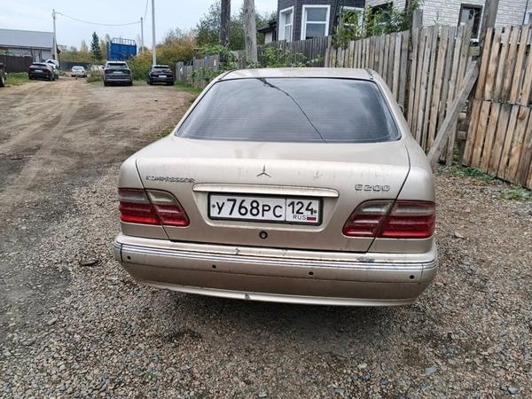 Mercedes-Benz E-Класс 2001, фото 2