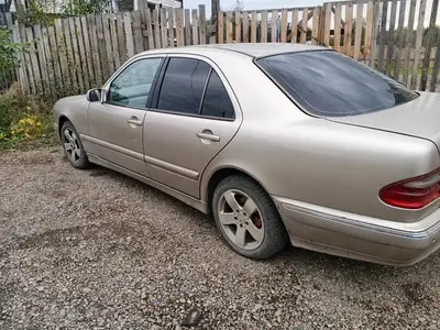Mercedes-Benz E-Класс 2001 с торгов по банкротству, фото 1