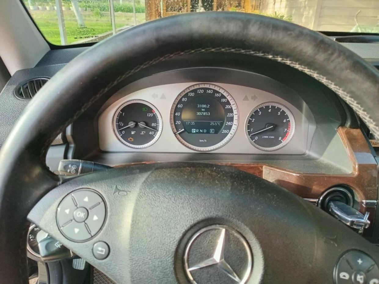 Mercedes-Benz Не указана