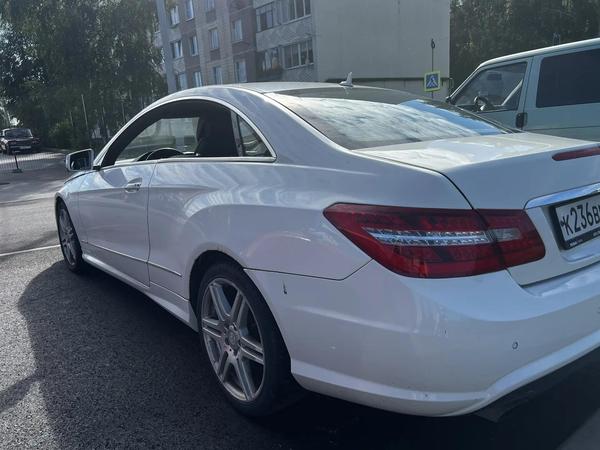 Mercedes-Benz E-Класс 2010, фото 2