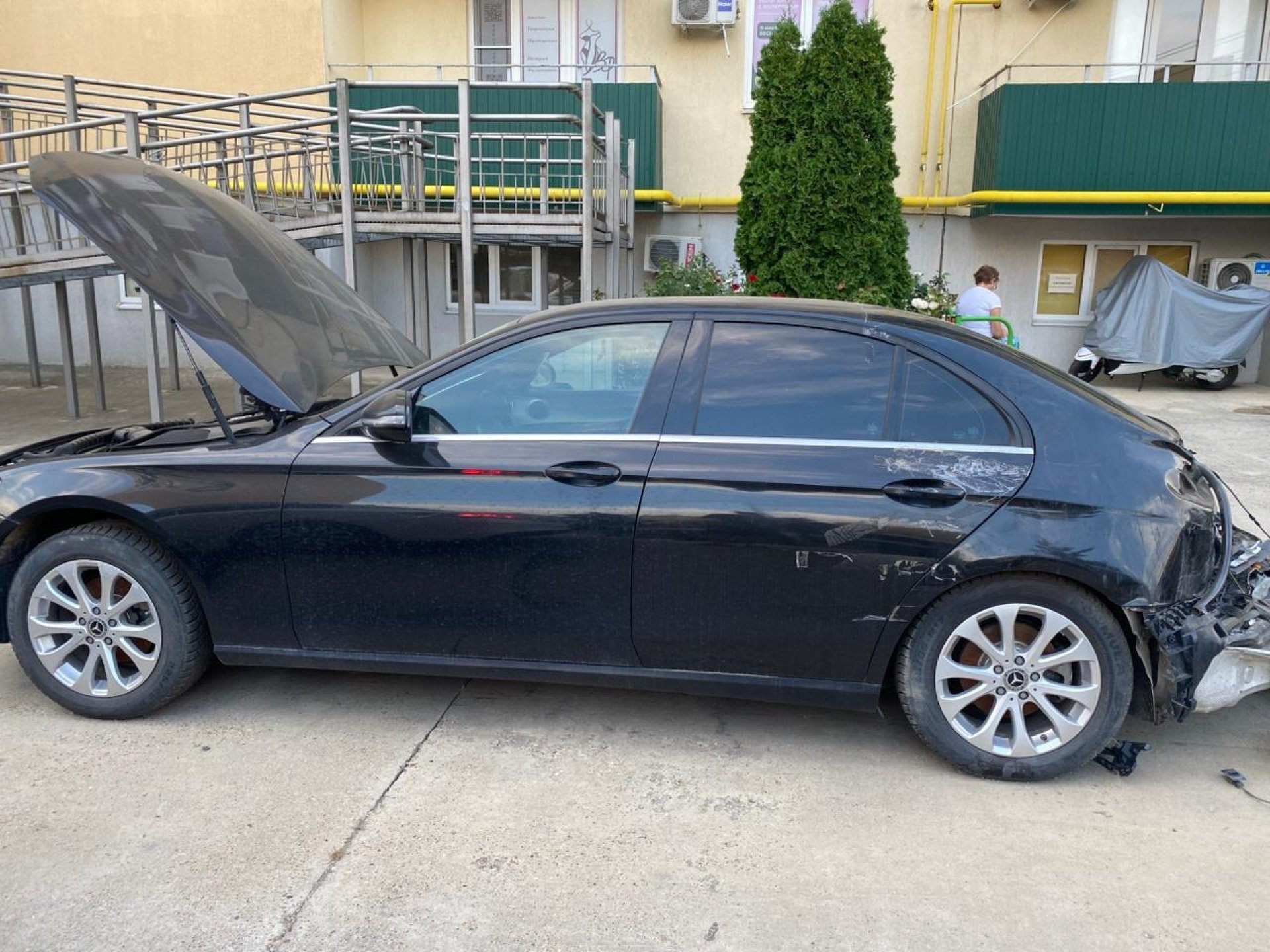 Mercedes-Benz E200
