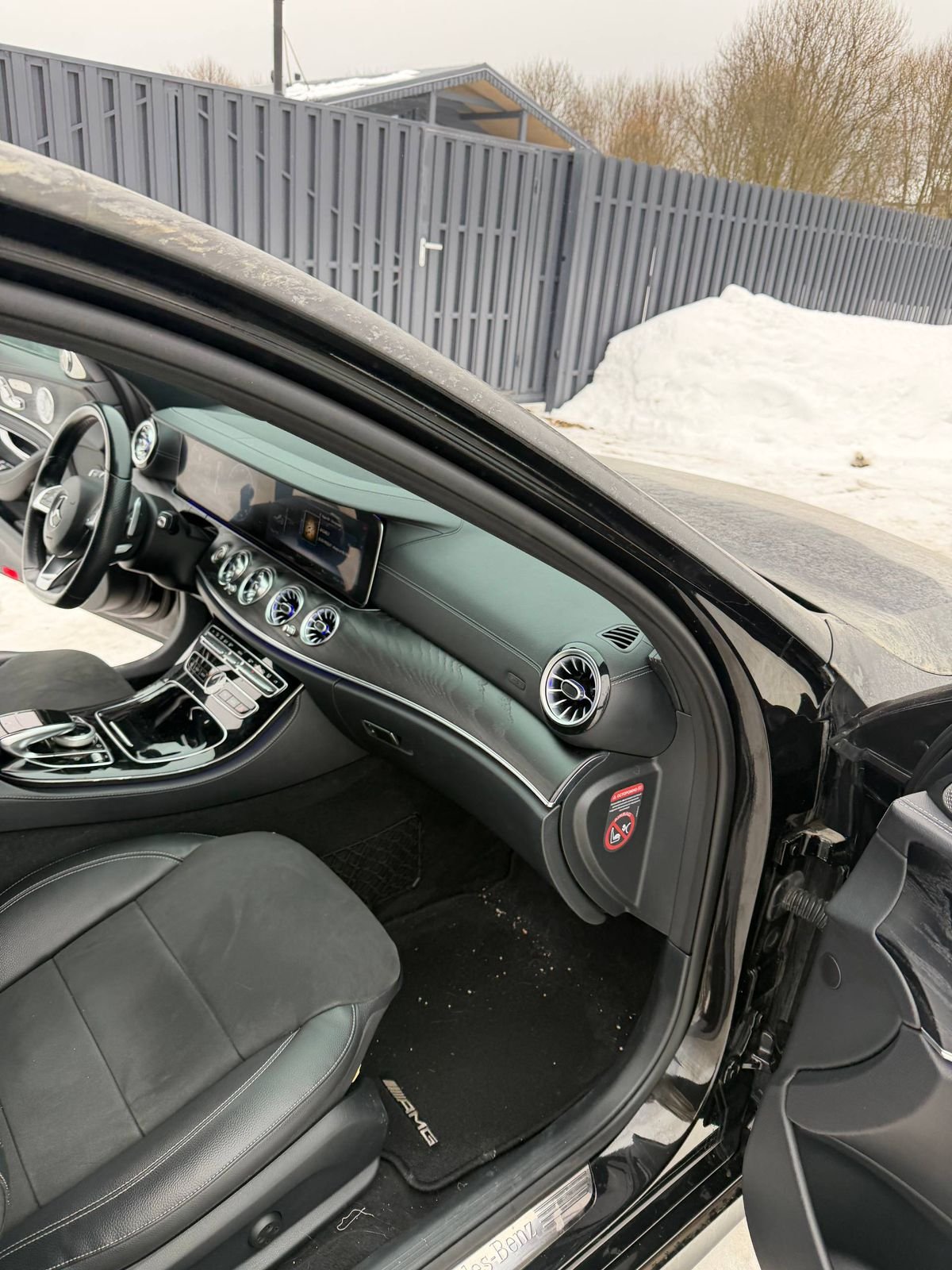 Mercedes-Benz Не указана