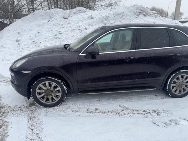 Porsche Cayenne 2010, фото 2