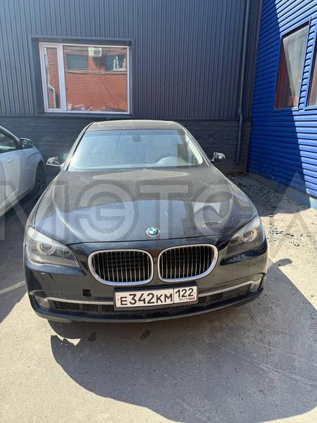 BMW 750 2010, фото 2
