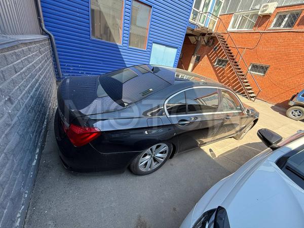 BMW 750 2010, фото 5