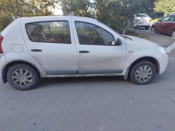 Renault Sandero 2010, фото 4