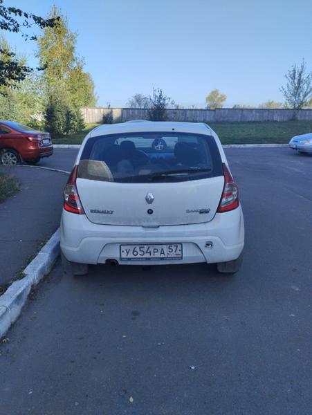 Renault Sandero 2010, фото 3