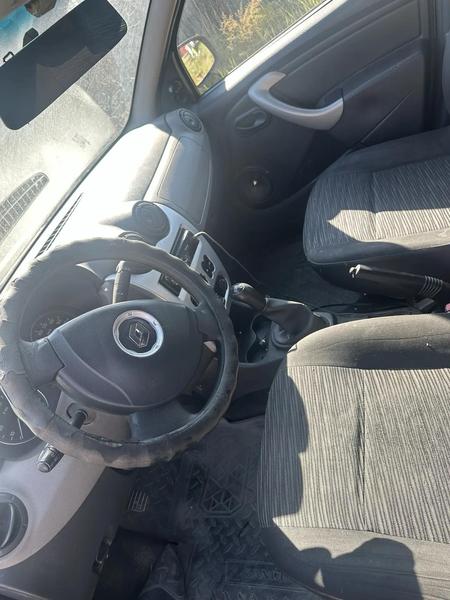 Renault Sandero 2010, фото 3
