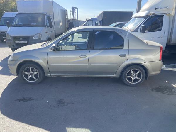 Renault Logan 2012, фото 2