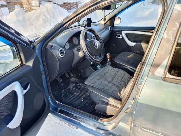 Renault Logan 2010, фото 8