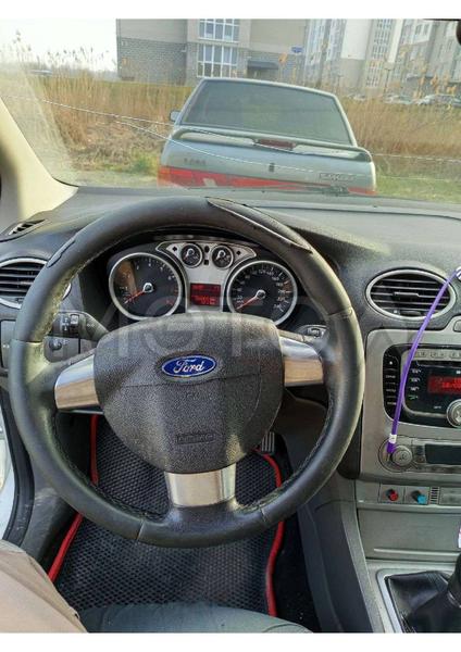 Ford Focus 2010, фото 11