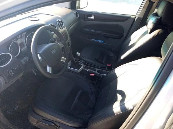 Ford Focus 2010, фото 5