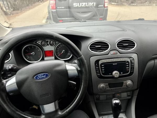 Ford Focus 2010, фото 5
