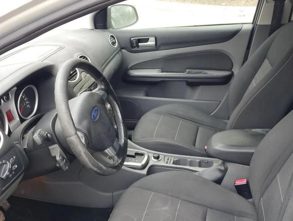 Ford Focus 2010, фото 9