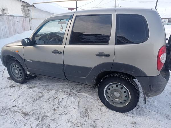Chevrolet Niva 2009, фото 2