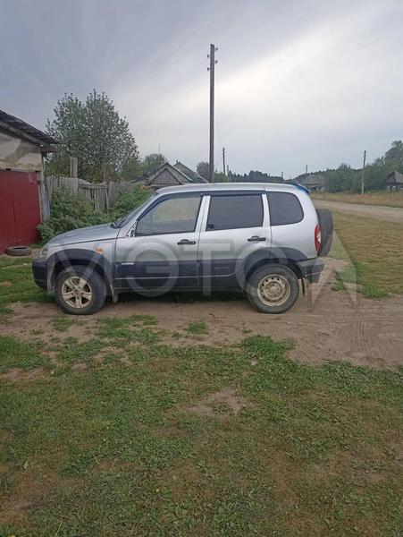 Chevrolet Niva 2011, фото 3