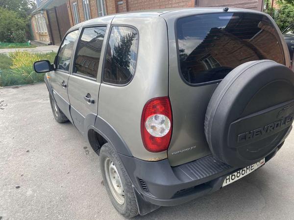 Chevrolet Niva 2011, фото 2