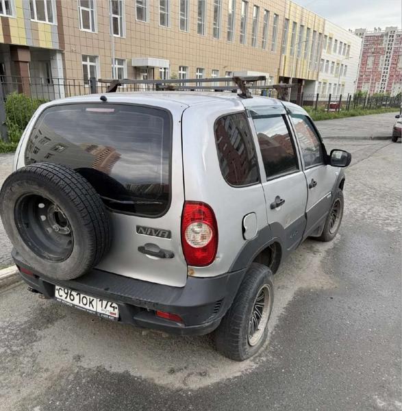 Chevrolet Niva 2011, фото 2