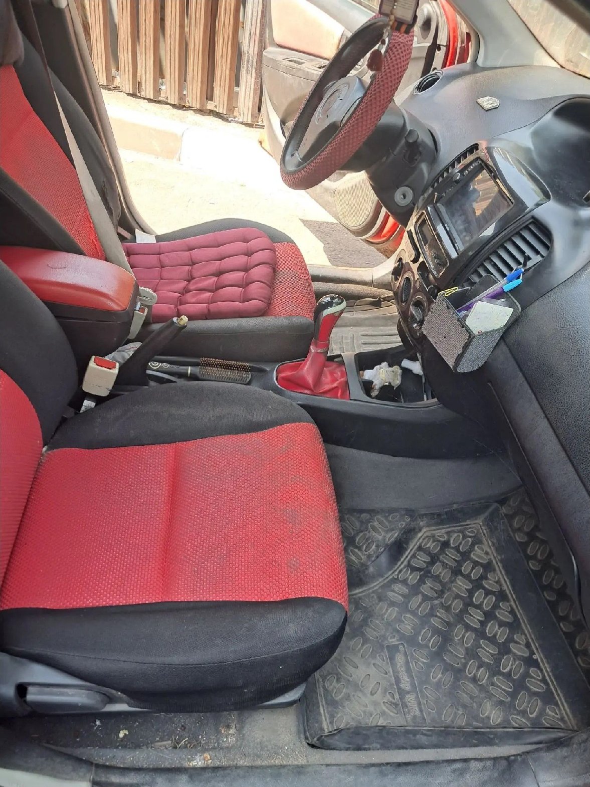 Geely MK Cross