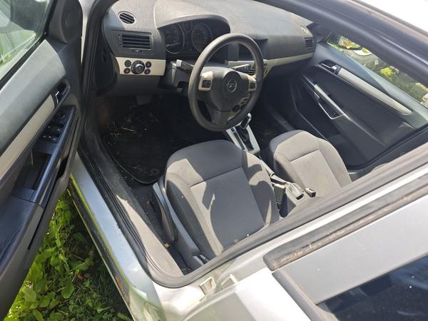 Opel Astra 2008, фото 2