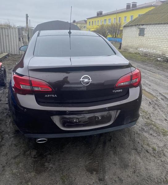 Opel Astra 2014, фото 3