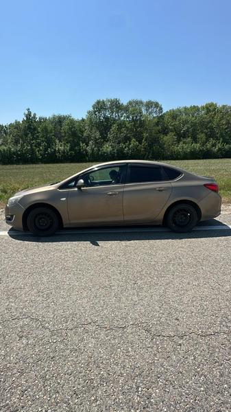 Opel Astra 2012, фото 9
