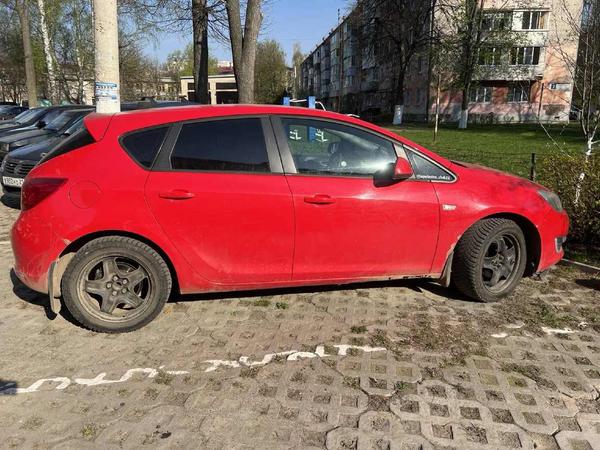 Opel Astra 2012, фото 2