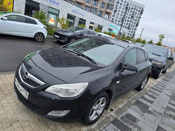 Opel Astra 2011, фото 2