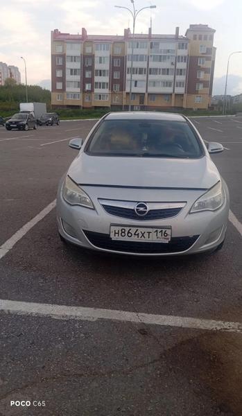 Opel Astra 2011, фото 3