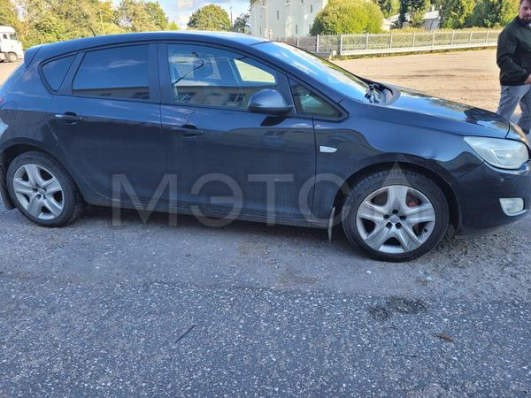 Opel Astra 2010, фото 5