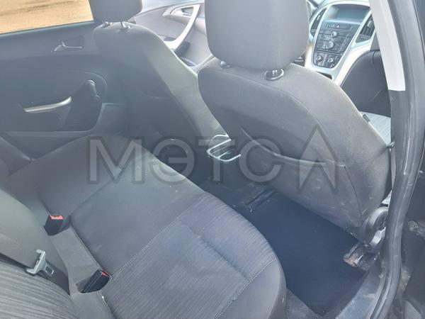 Opel Astra 2010, фото 11