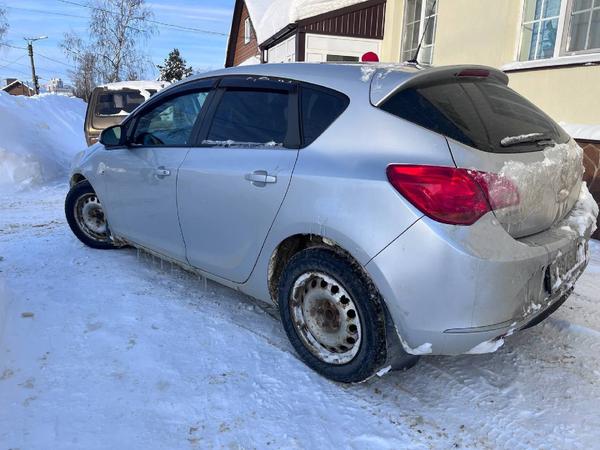 Opel Astra 2012, фото 4