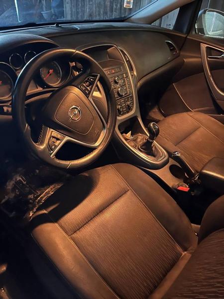 Opel Astra 2012, фото 4
