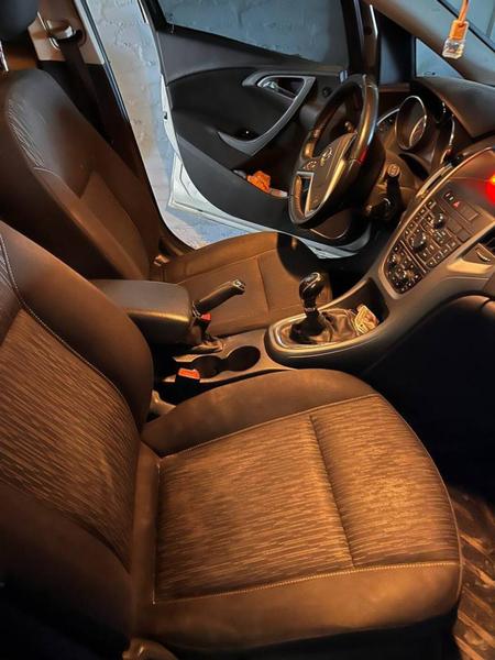 Opel Astra 2012, фото 5