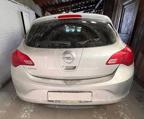 Opel Astra 2012, фото 2