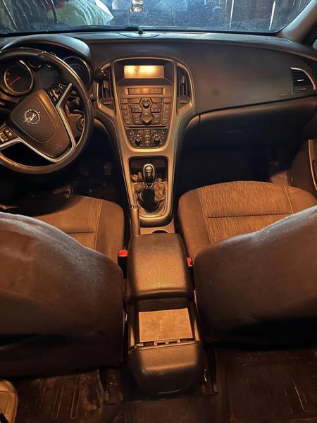 Opel Astra 2012, фото 3
