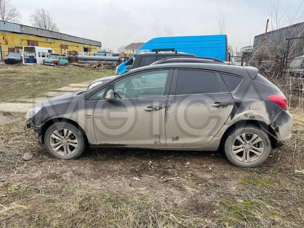 Opel Astra 2013, фото 2
