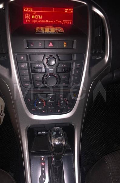 Opel Astra 2011, фото 11