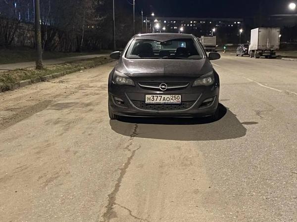 Opel Astra 2013, фото 2