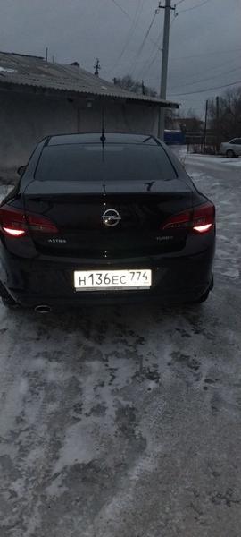 Opel Astra 2013, фото 2