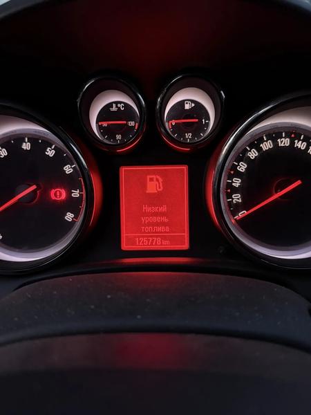 Opel Astra 2013, фото 2