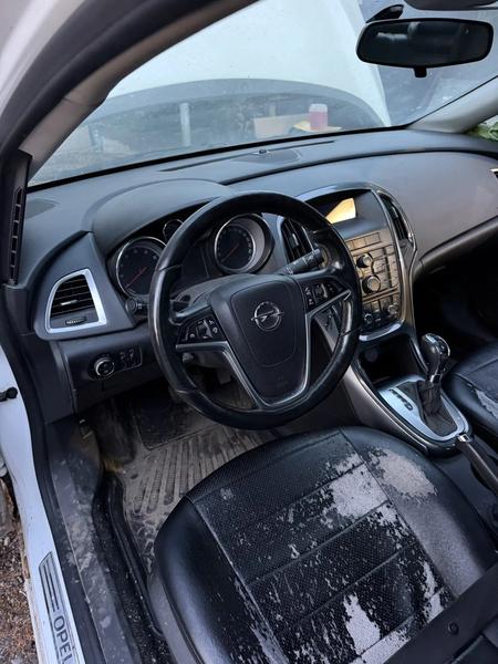 Opel Astra 2013, фото 3