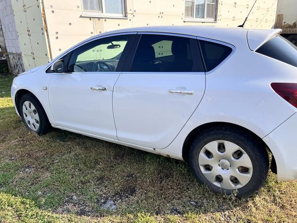 Opel Astra 2012, фото 2