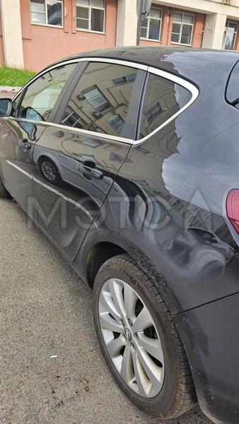 Opel Astra 2011, фото 3