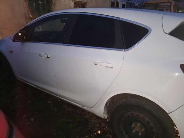 Opel Astra 2011, фото 4