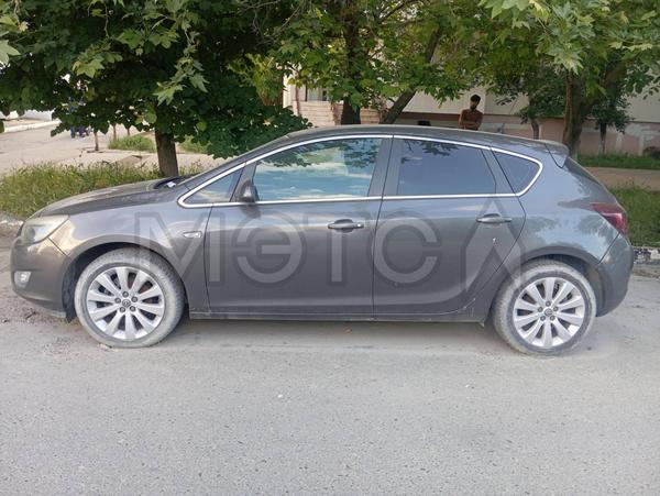 Opel Astra 2012, фото 3