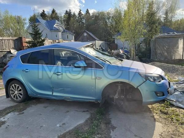 Opel Astra 2011, фото 3