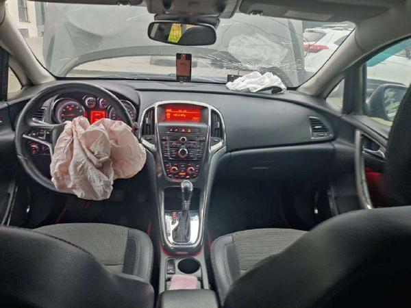 Opel Astra 2010, фото 22