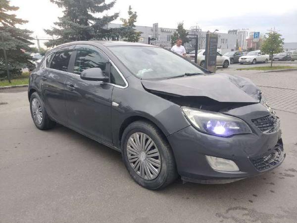 Opel Astra 2010, фото 3