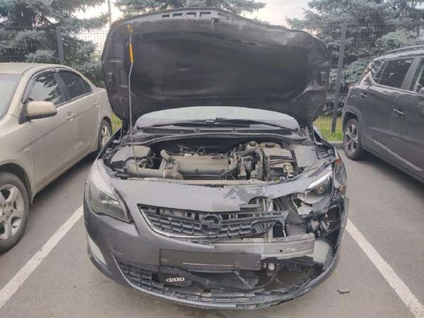 Opel Astra 2010, фото 17